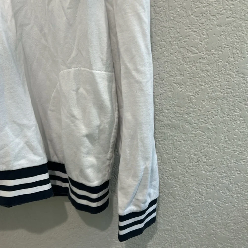 True religion white two pockets on either side size 2xl